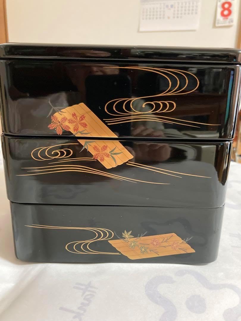 越前漆器　美品　花筏蒔絵　3段重　木製漆塗り 越前漆器 花筏蒔絵 3段重 木製漆塗り 特別販売〉板物素地から